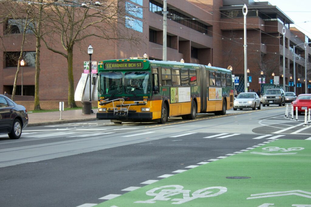 King County metro bus at an intersection with a crosswalk and painted bike lane