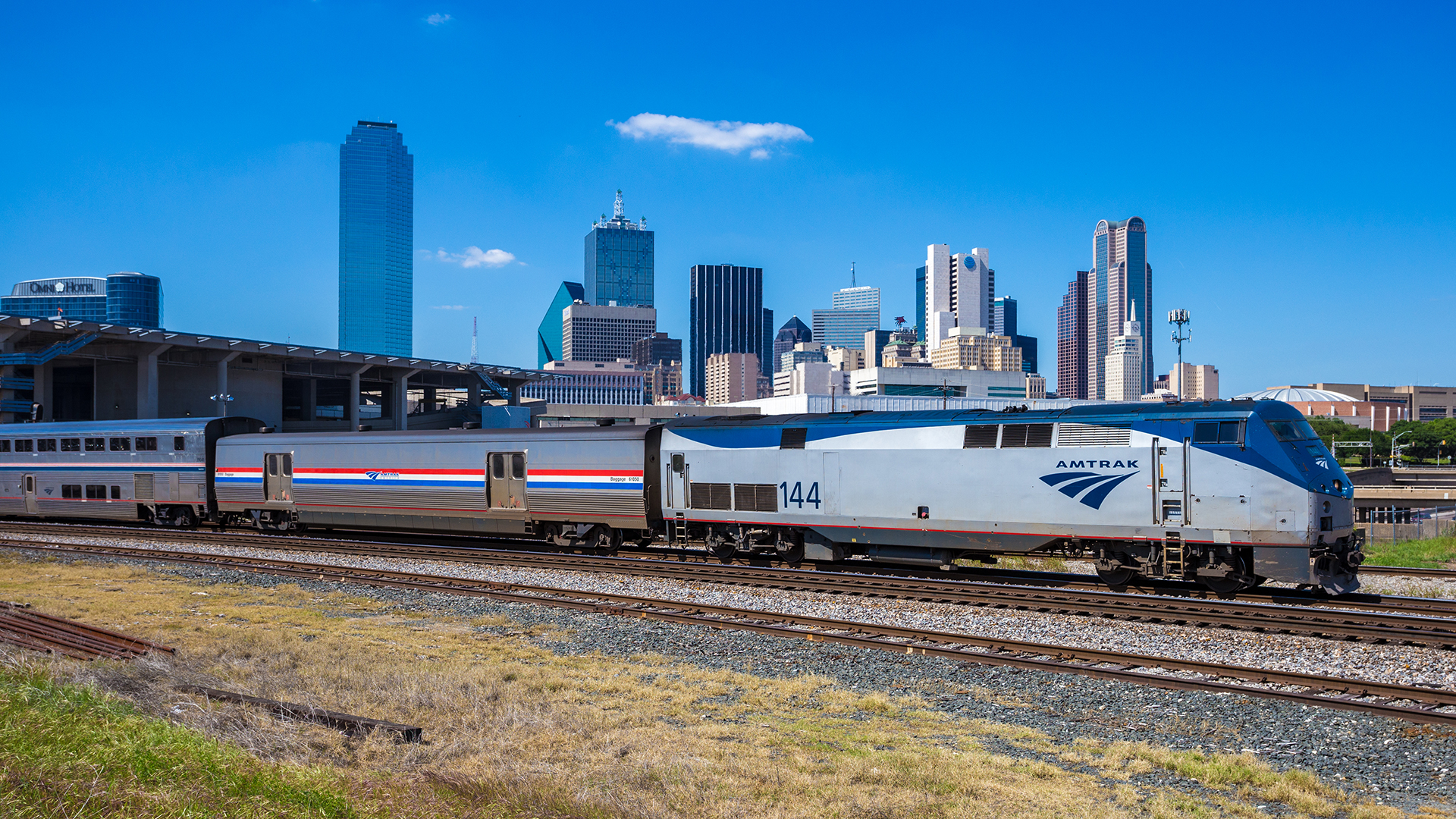 Amtrak’s eastbound Texas Eagle train departs Dallas.
